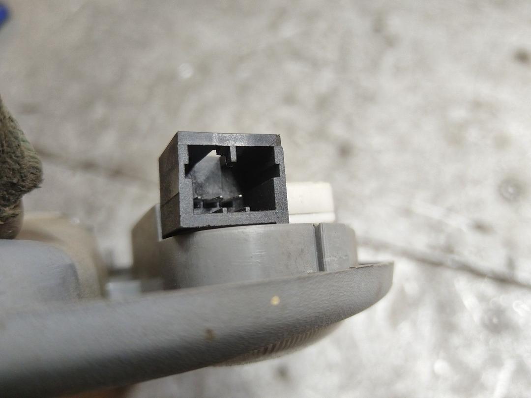 Ручка внутренняя потолочная M487X6 Kia Carnival купить в магазине запчастей бу