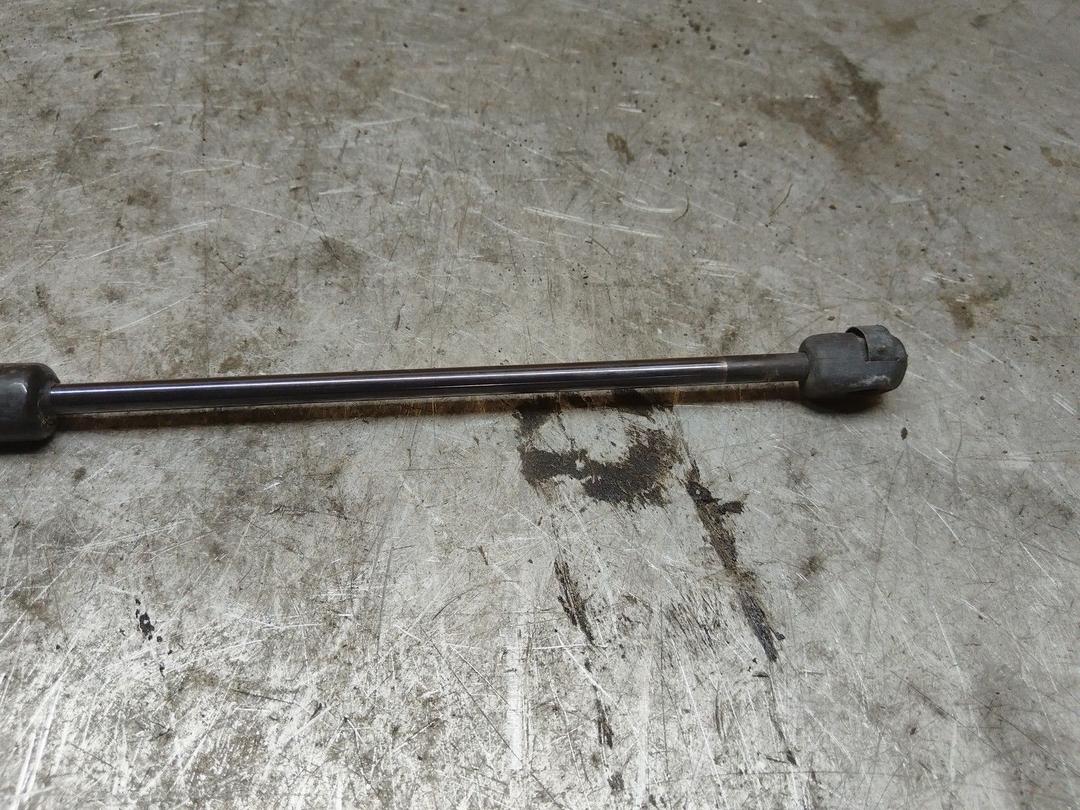 Амортизатор крышки багажника (3-5 двери) 13S370 Nissan Micra - Фото 3