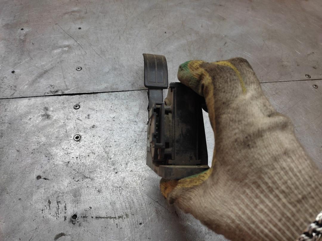 Педаль газа H3FRSD Volkswagen Polo купить на авторазборке