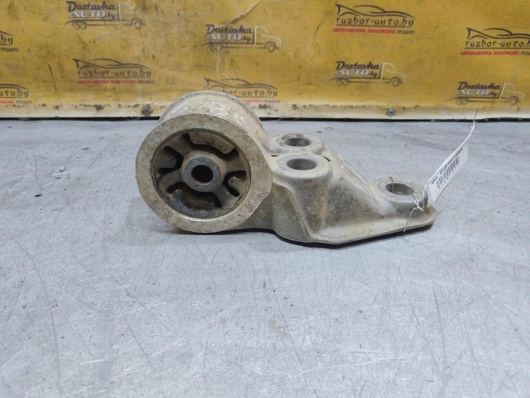 Кронштейн крепления балки подвески HQMTTM Volkswagen Passat купить с доставкой. Огромный выбор запчастей и марок авто. У нас есть практически все.