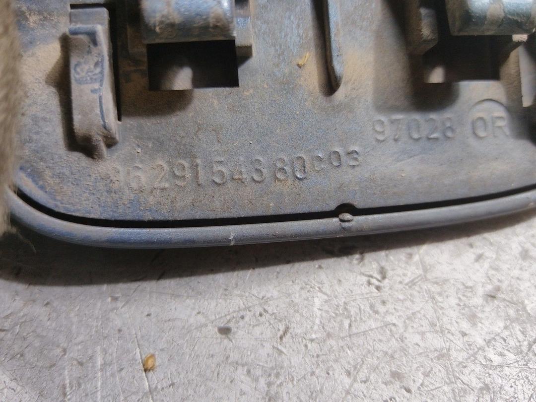 Лючок топливного бака 6V03R5 Peugeot 607 купить в магазине запчастей бу