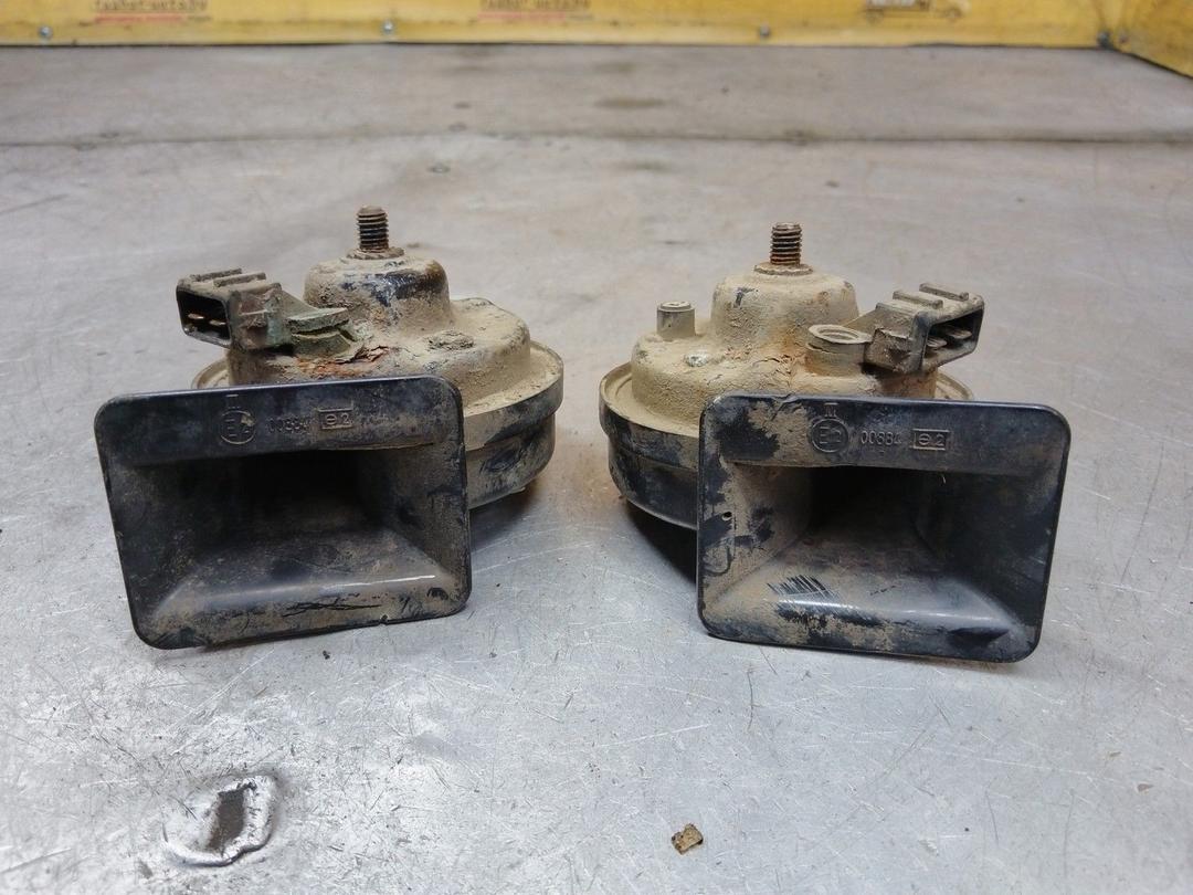 Сигнал (клаксон) 02JQ8B Volkswagen Passat купить в магазине запчастей бу