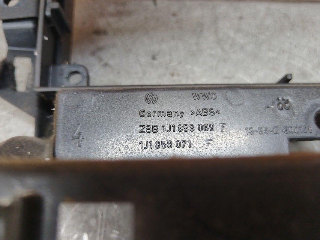 Рамка под магнитолу XVF10Z Volkswagen Golf - Фото 3