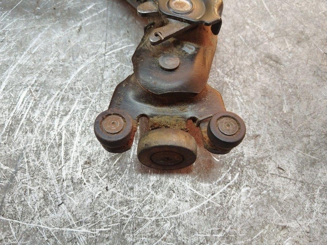 Ролик двери сдвижной OV9YHS Chrysler Voyager купить в магазине запчастей бу