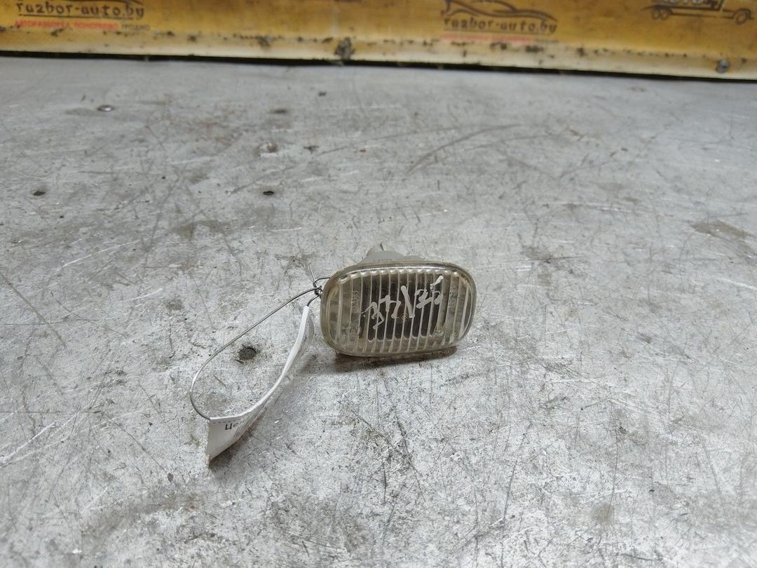 Повторитель передний правый 9H8XF8 Toyota Avensis