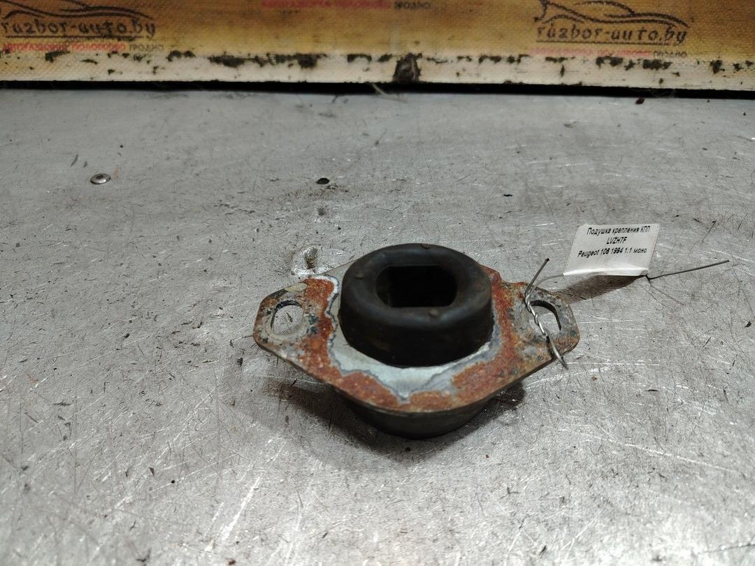 Подушка крепления КПП LVZH7F Peugeot 106 - Фото 1