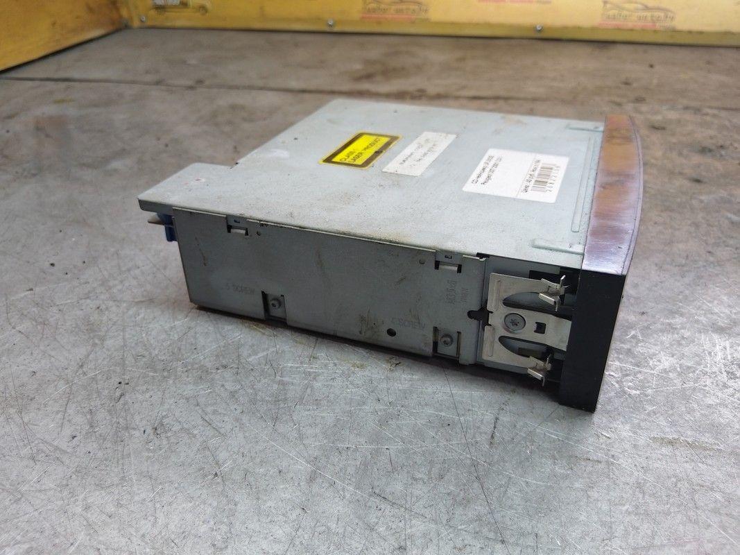 CD-чейнджер UFJM2E Peugeot 307 купить с доставкой. Огромный выбор запчастей и марок авто. У нас есть практически все.