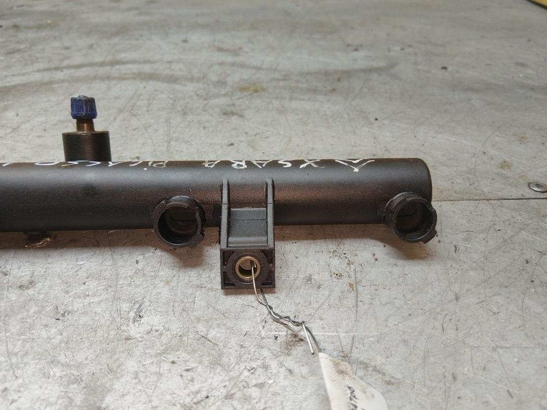 Топливная рампа U3XM2Q Citroen Xsara Picasso - Фото 3