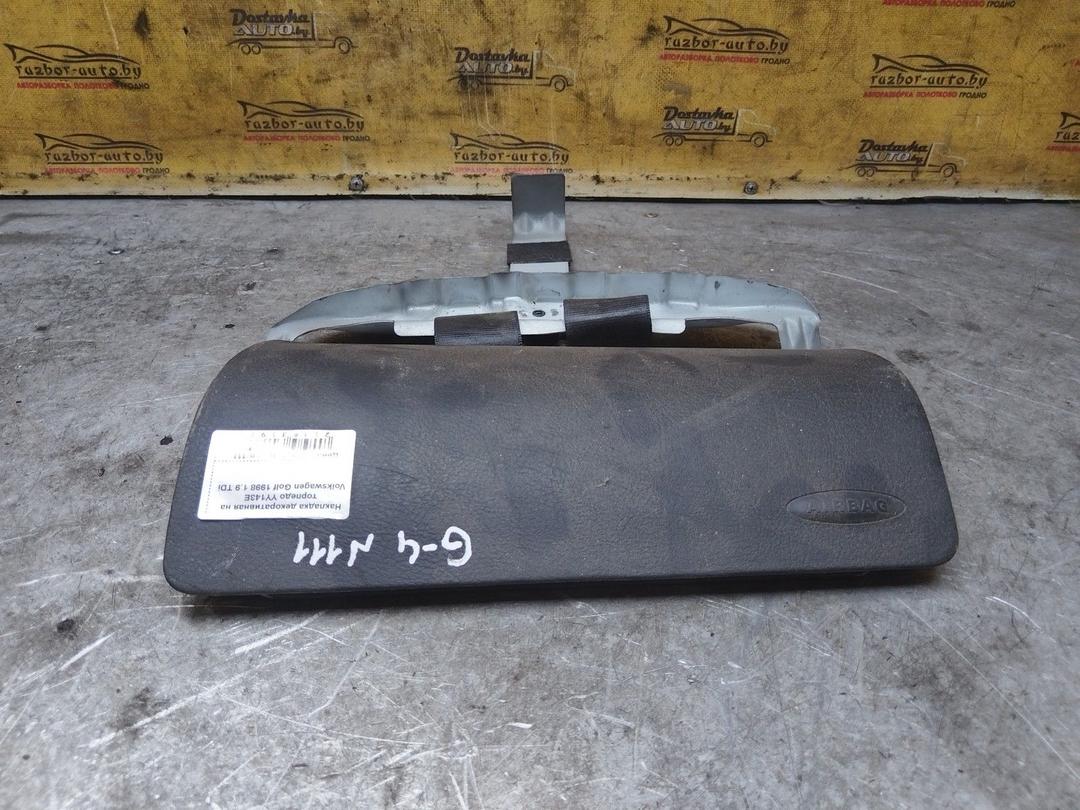 Накладка декоративная на торпедо YY143E Volkswagen Golf купить