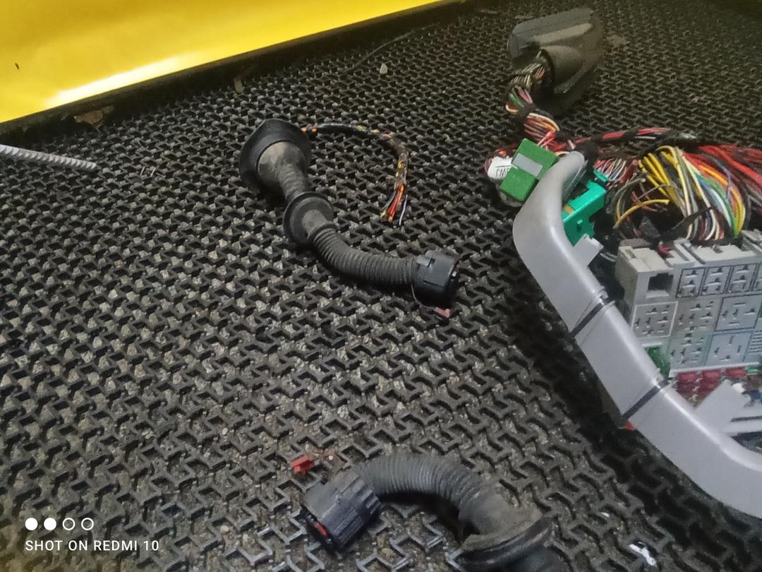 Проводка салона I4P3Y4 Opel Zafira - Фото 4