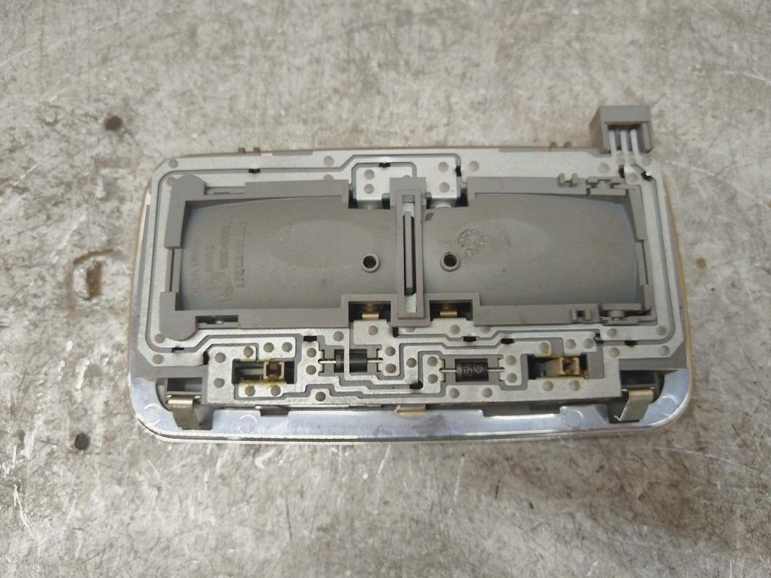 Фонарь салона (плафон) 7P4OHH Alfa Romeo 147 купить в магазине запчастей бу