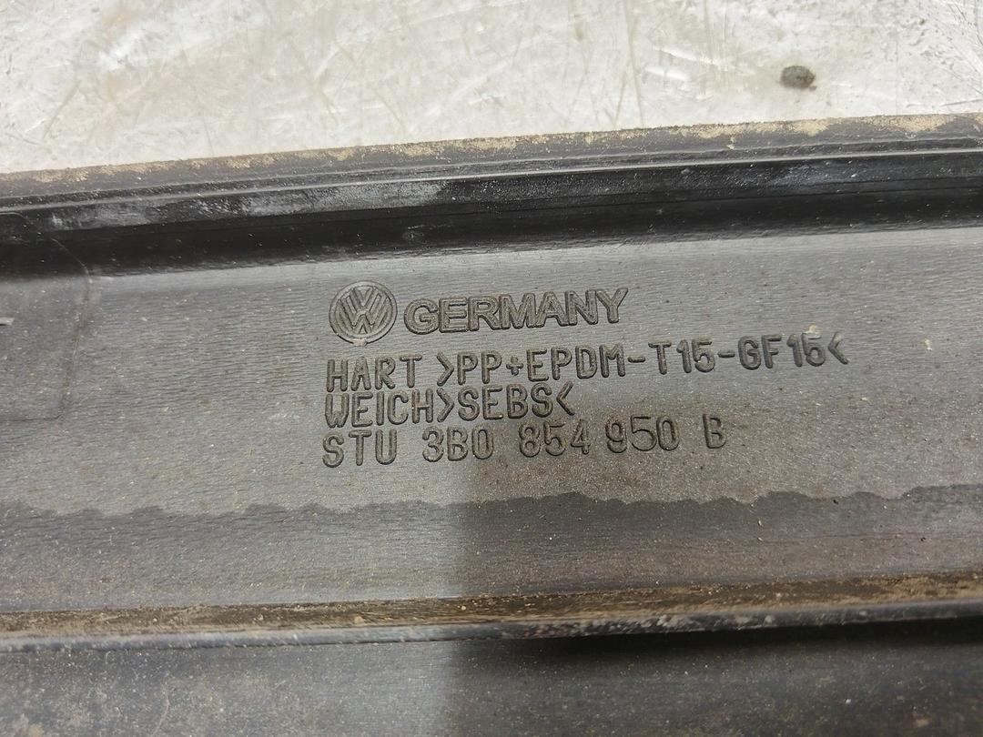 Молдинг двери задней правой 7WZN3G Volkswagen Passat купить с доставкой