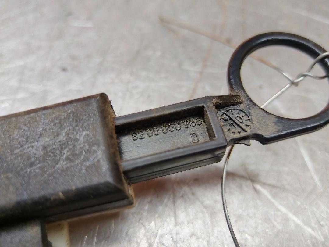 Активатор замка крышки топливного бака I28ZJO Renault Grand Scenic купить в магазине запчастей бу