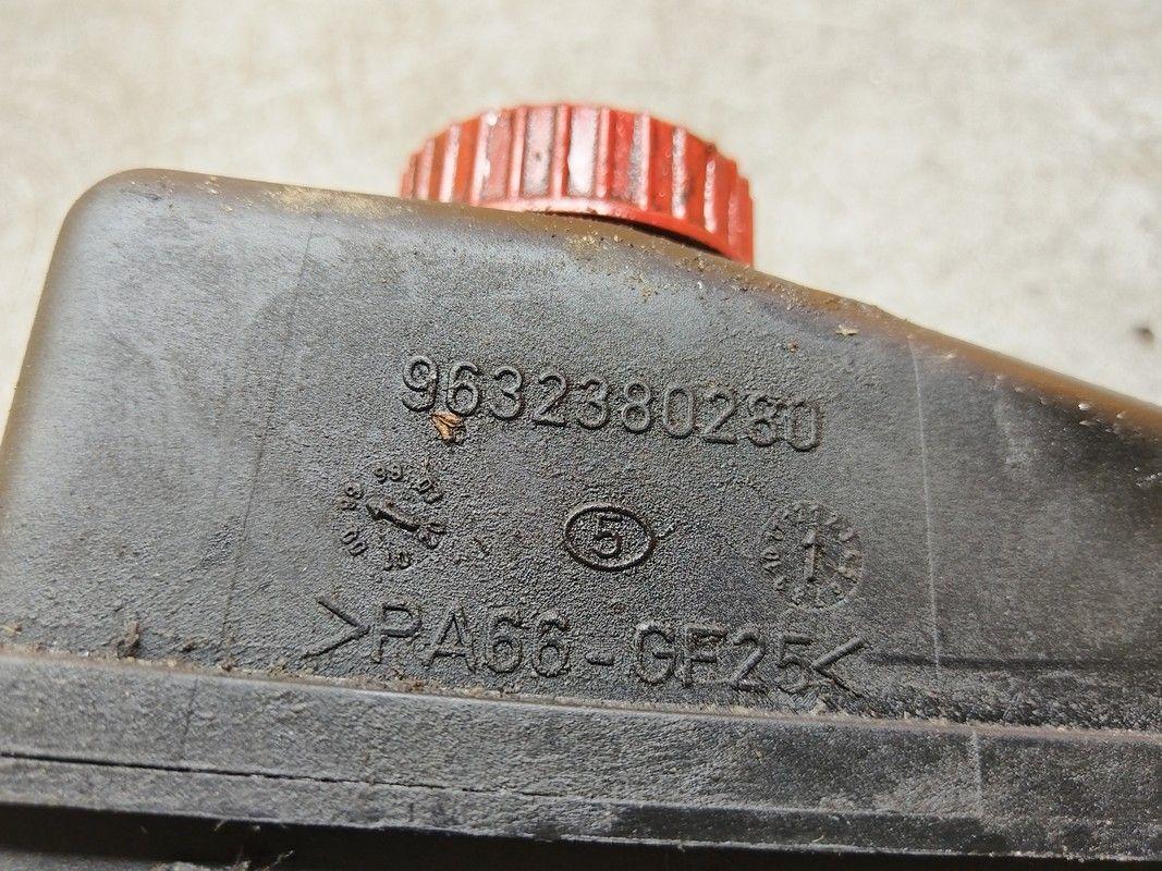 Бачок гидроусилителя 5OC1HA Peugeot 406 купить в магазине запчастей бу