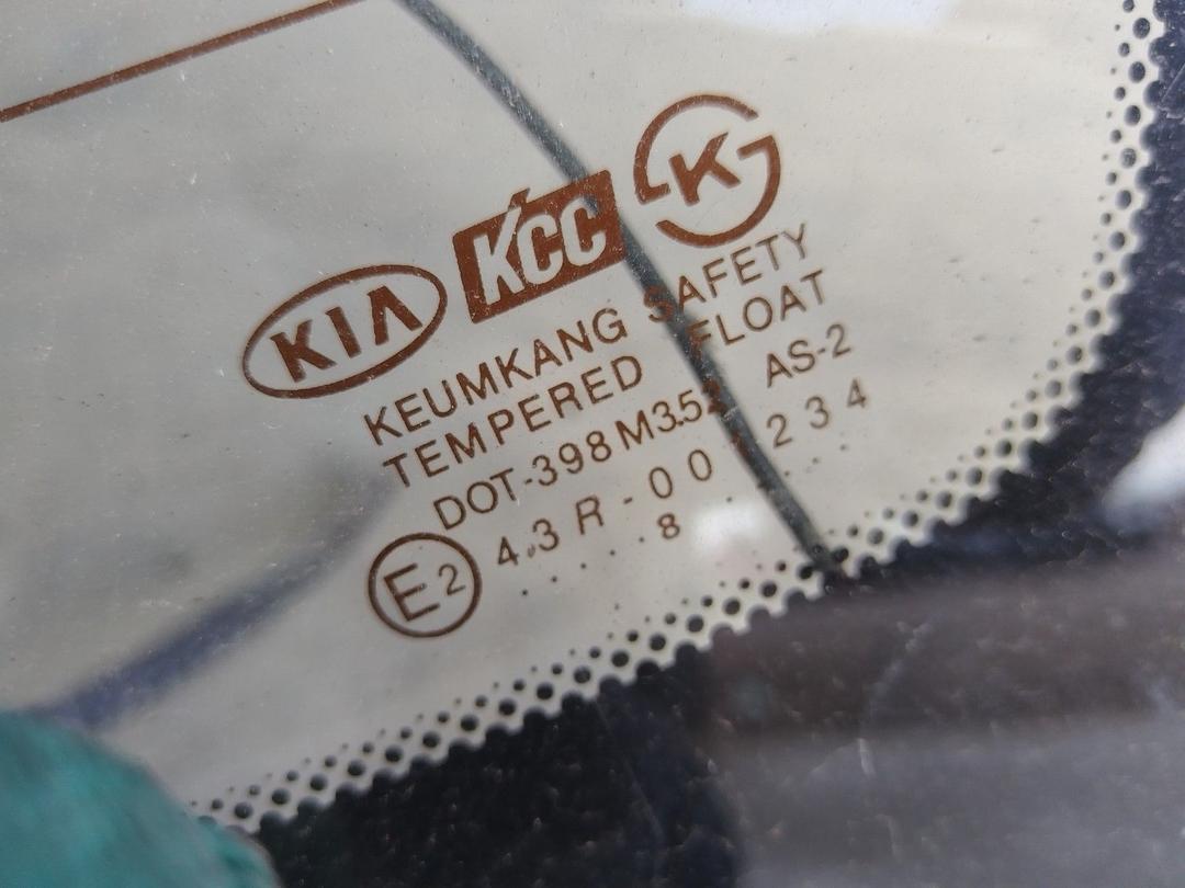 Стекло заднее HH5VK3 Kia Shuma купить на авторазборке