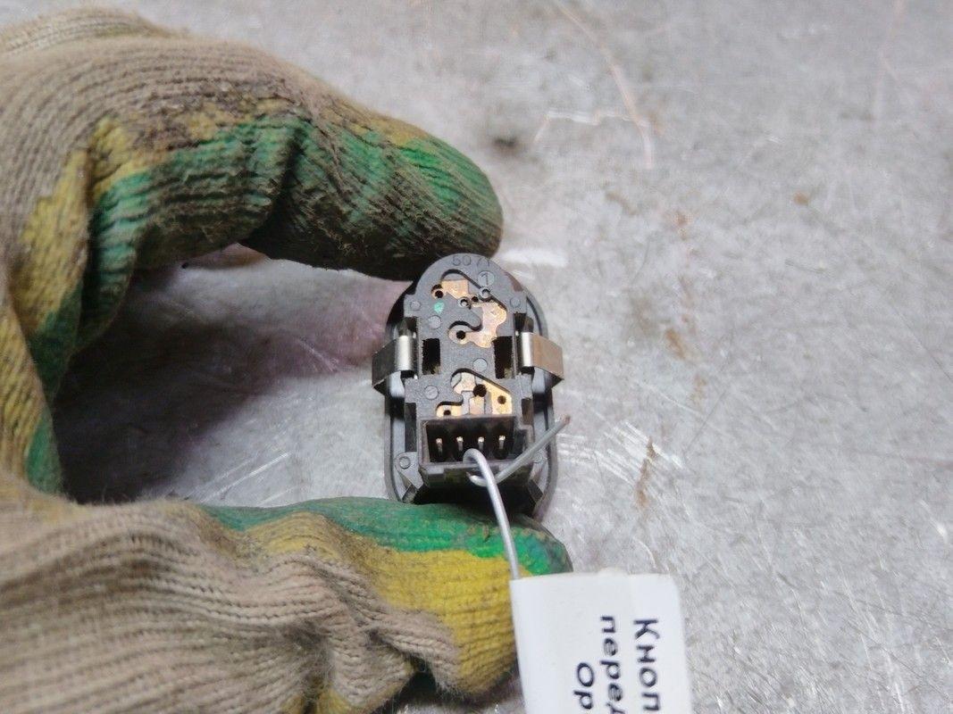 Кнопка стеклоподъемника переднего правого TGG5D3 Opel Astra купить