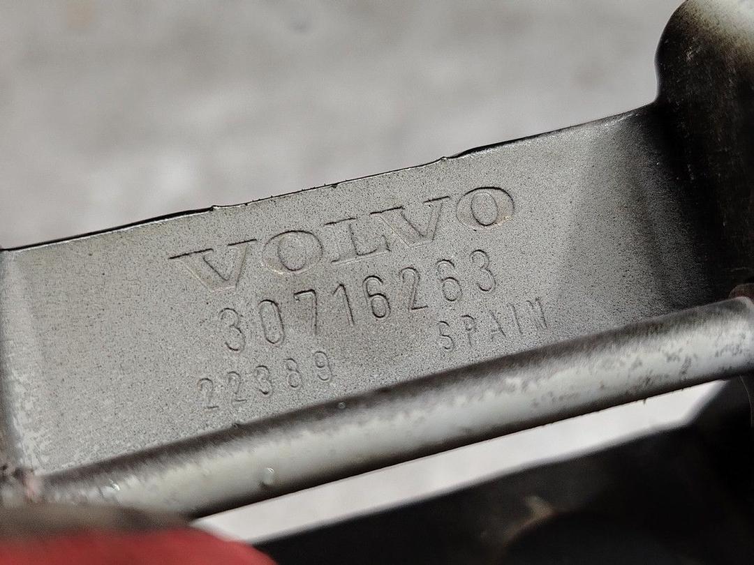 Петля крышки багажника 4RUXFD Volvo V50 - Фото 4