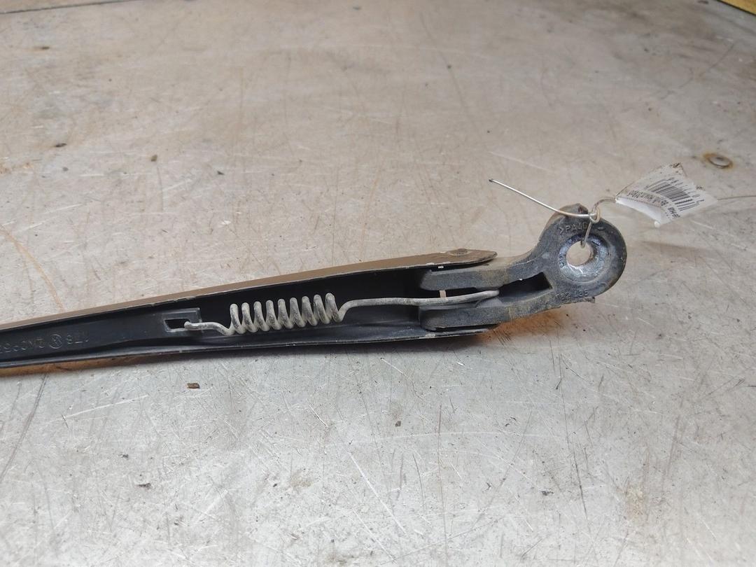 Щеткодержатель задний 3P83HI Volkswagen Caddy купить с доставкой