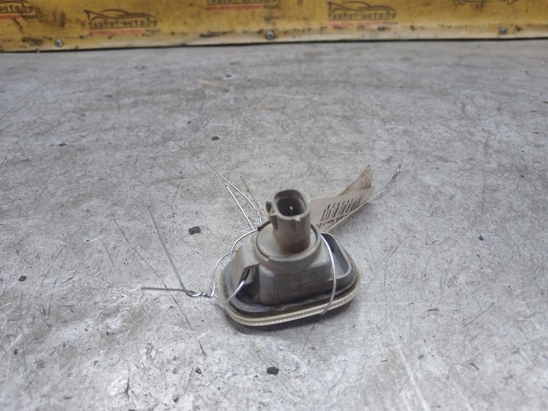 Повторитель передний левый MN4BU7 Toyota Corolla купить