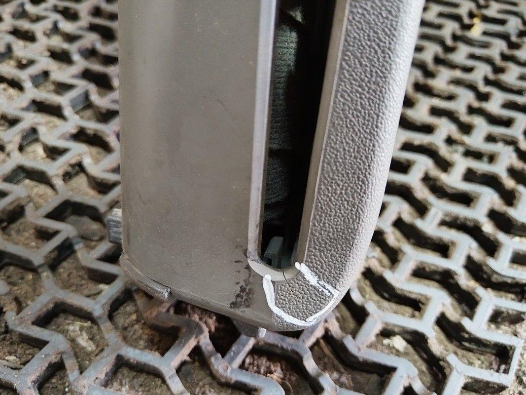 Шторка багажника O6XAC0 Renault Grand Scenic купить на авторазборке