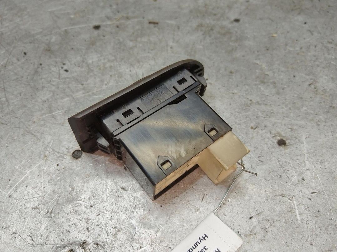 Кнопка стеклоподъемника заднего левого D6EZJR Hyundai Trajet - Фото 2