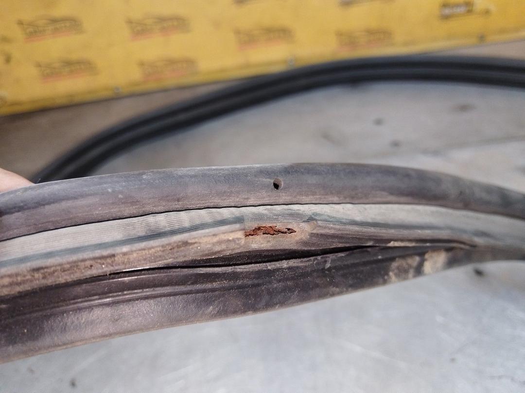 Уплотнитель багажника 8IT1WL Ford Fusion купить на авторазборке