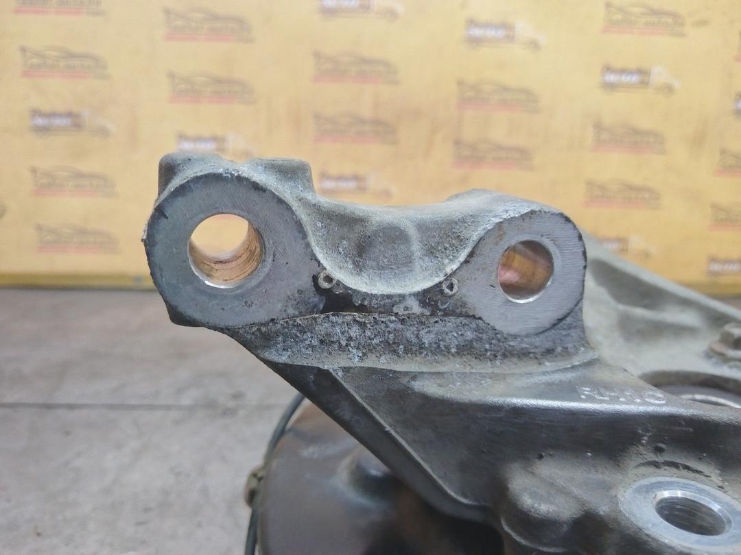 Кулак поворотный правый XE65ID Ford Fusion undefined