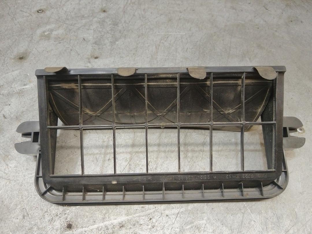 Решетка вентиляции кузова O0N912 Peugeot 406 купить