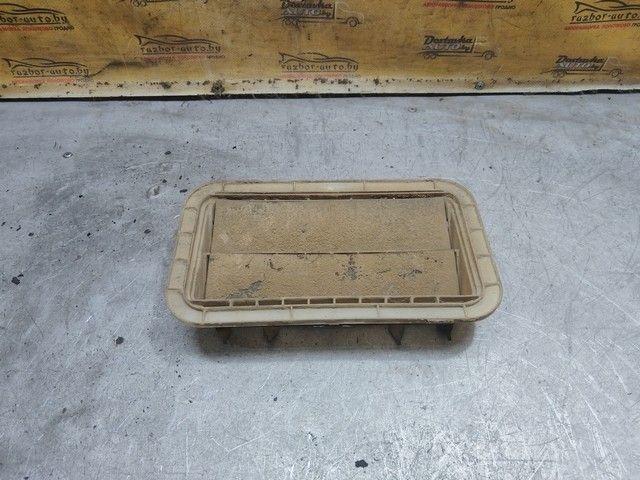 Решетка вентиляции кузова U5ABT7 Toyota Avensis