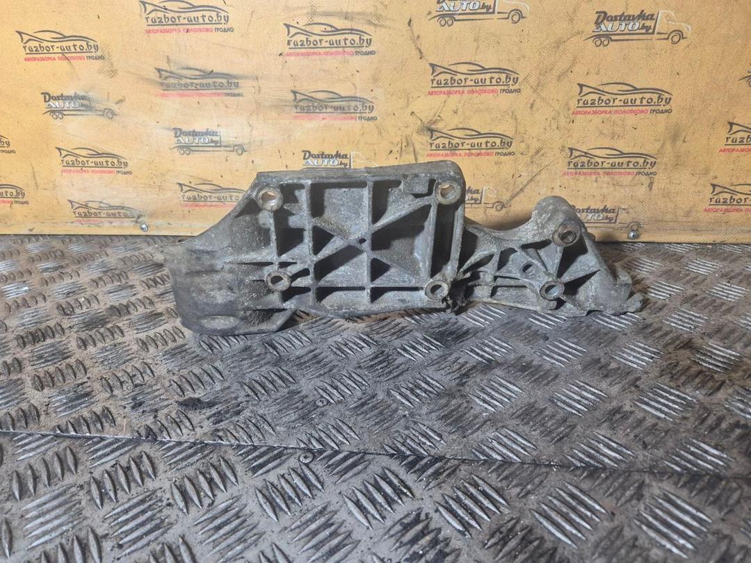 Кронштейн компрессора кондиционера TOOO0D Volkswagen Caddy - Фото 2