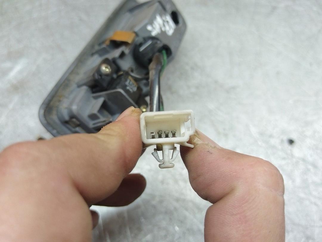 Фонарь салона (плафон) KSSYJB Toyota Avensis Verso купить в магазине запчастей бу