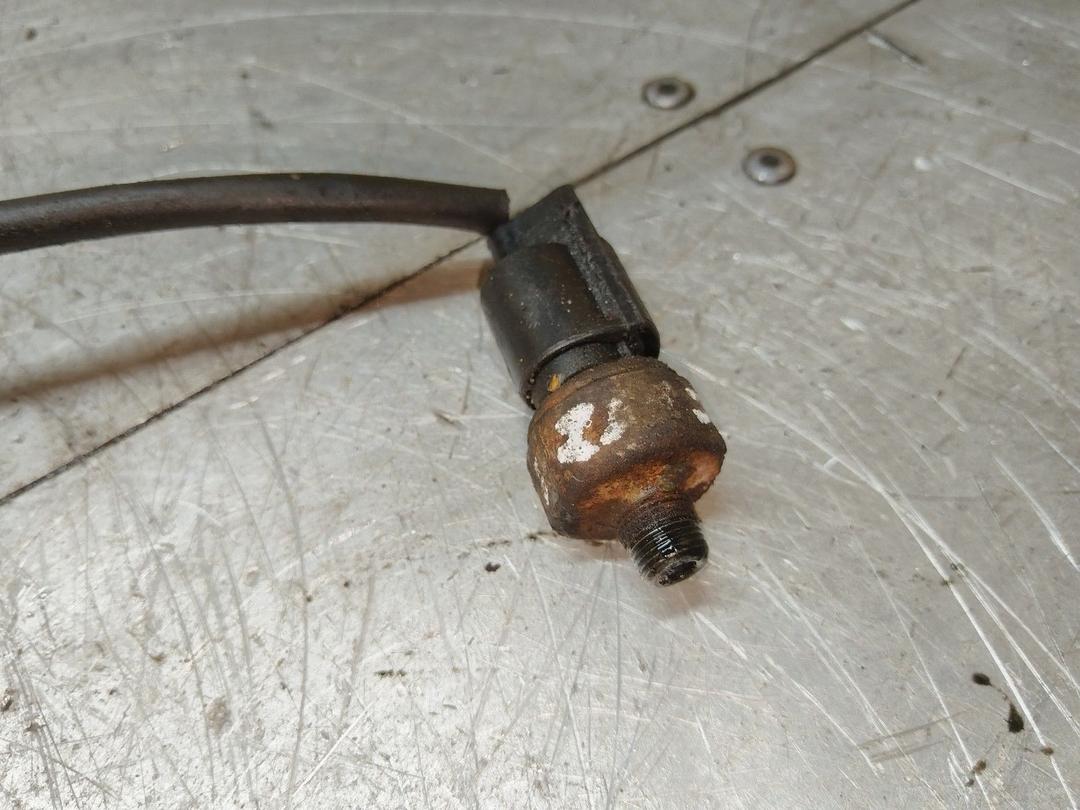 Датчик давления масла R1J570 Hyundai Getz - Фото 2