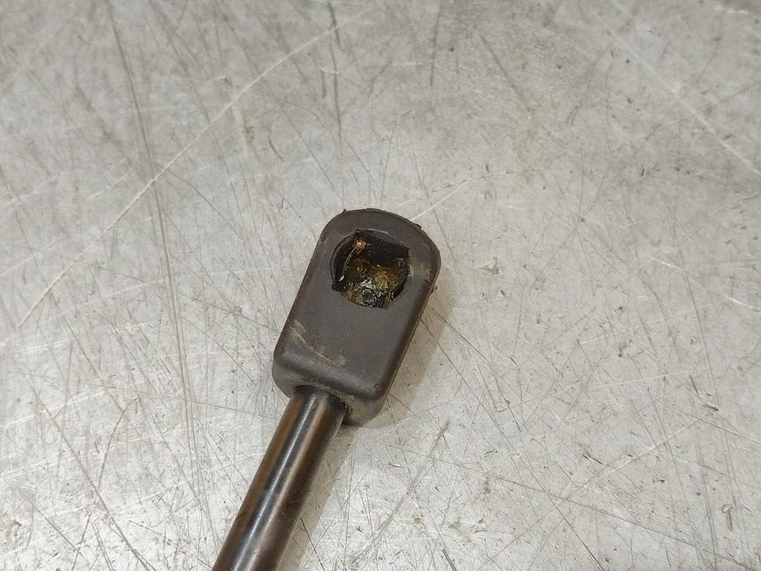 Амортизатор крышки багажника (3-5 двери) XZAZKC Peugeot 306 - Фото 2