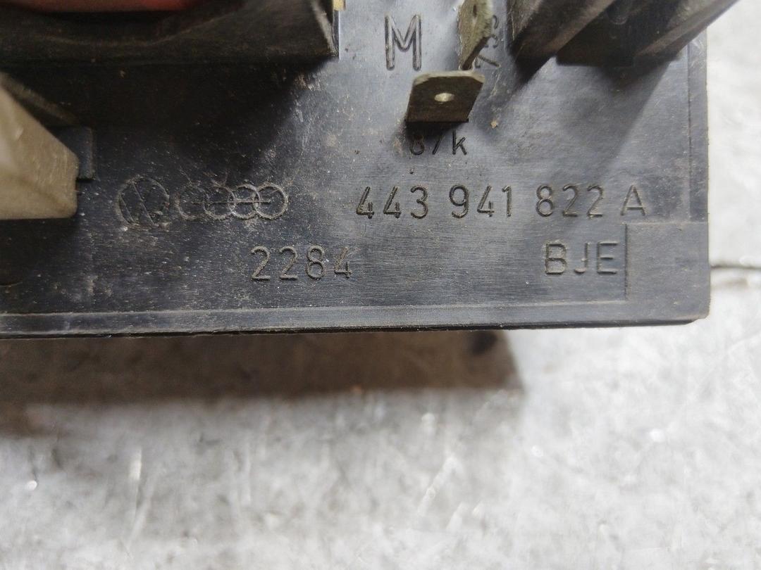 Блок предохранителей V64SHG Audi 80 купить в магазине запчастей бу