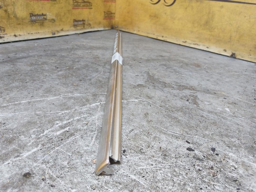 Молдинг стекла двери задней правой наружный V3AHXC Volvo XC70 купить в магазине запчастей бу