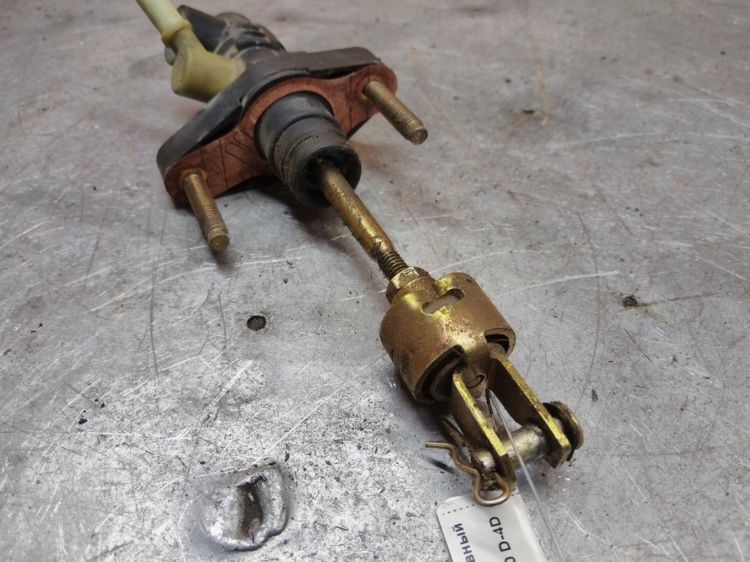 Цилиндр сцепления главный 2P3341 Toyota Corolla купить в магазине запчастей бу