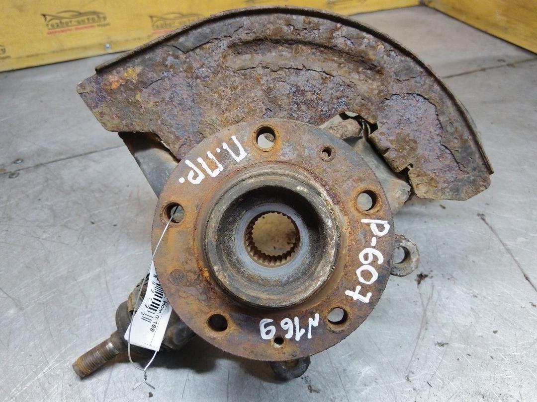 Кулак поворотный правый 4LKQUB Peugeot 607