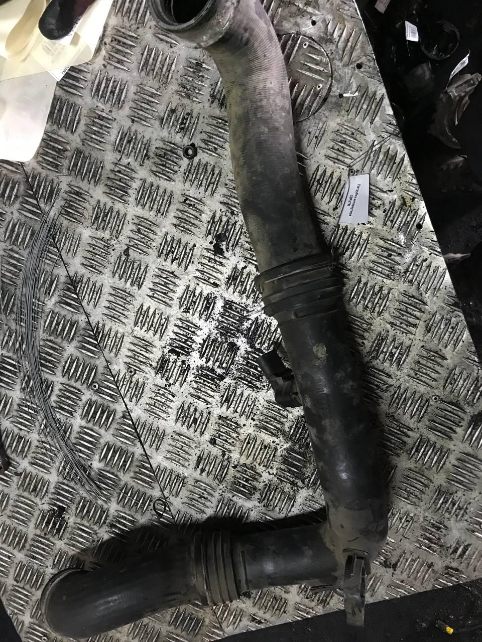 Патрубок интеркулера TVB87B Volkswagen Passat - Фото 1