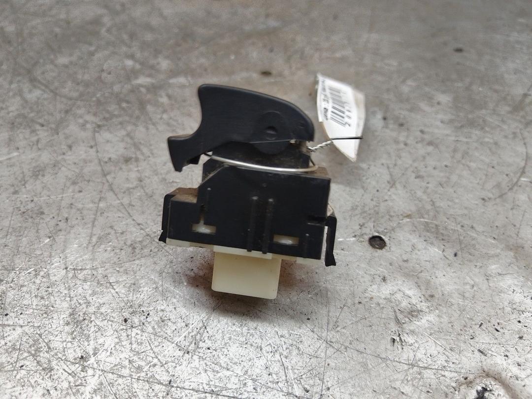 Кнопка стеклоподъемника переднего правого 1271EQ Toyota Avensis купить