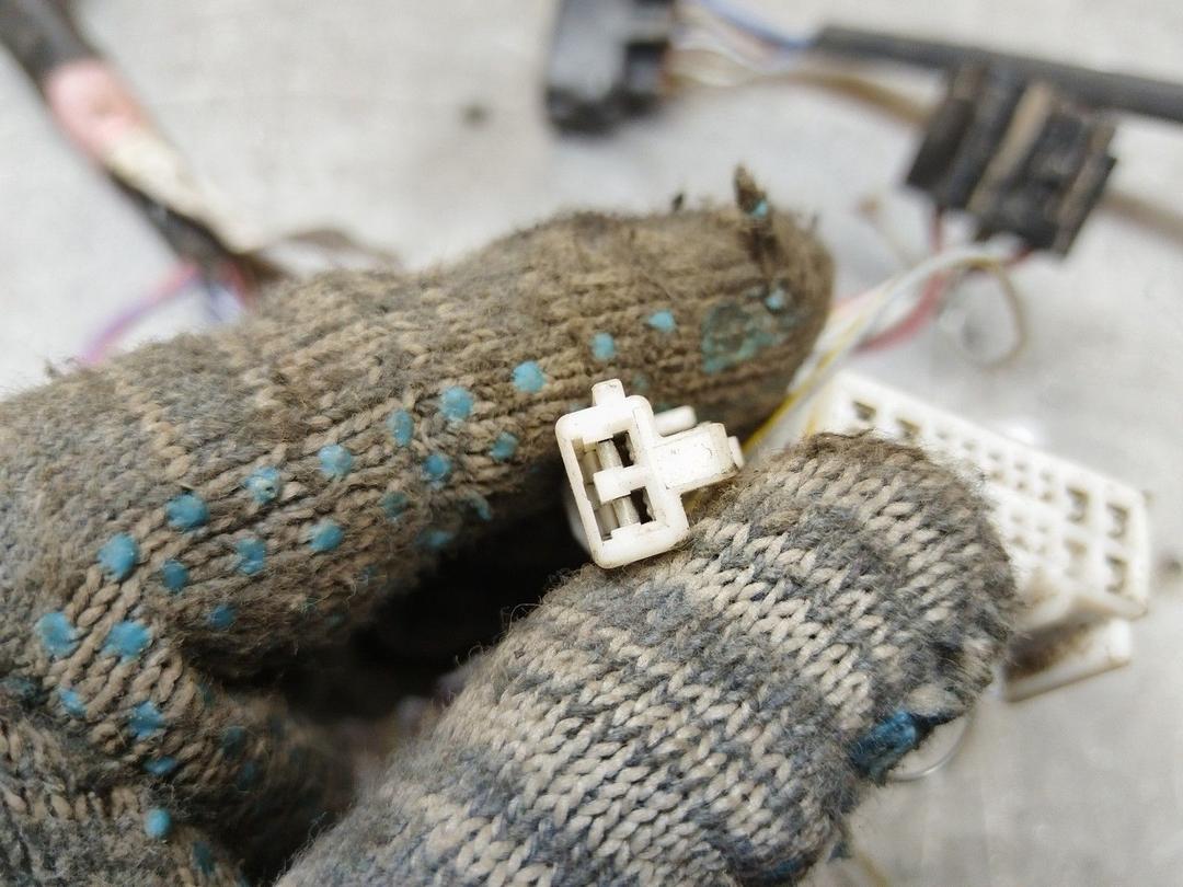 Проводка двери передней левой 8C7GK6 Toyota Avensis Verso купить в магазине запчастей бу