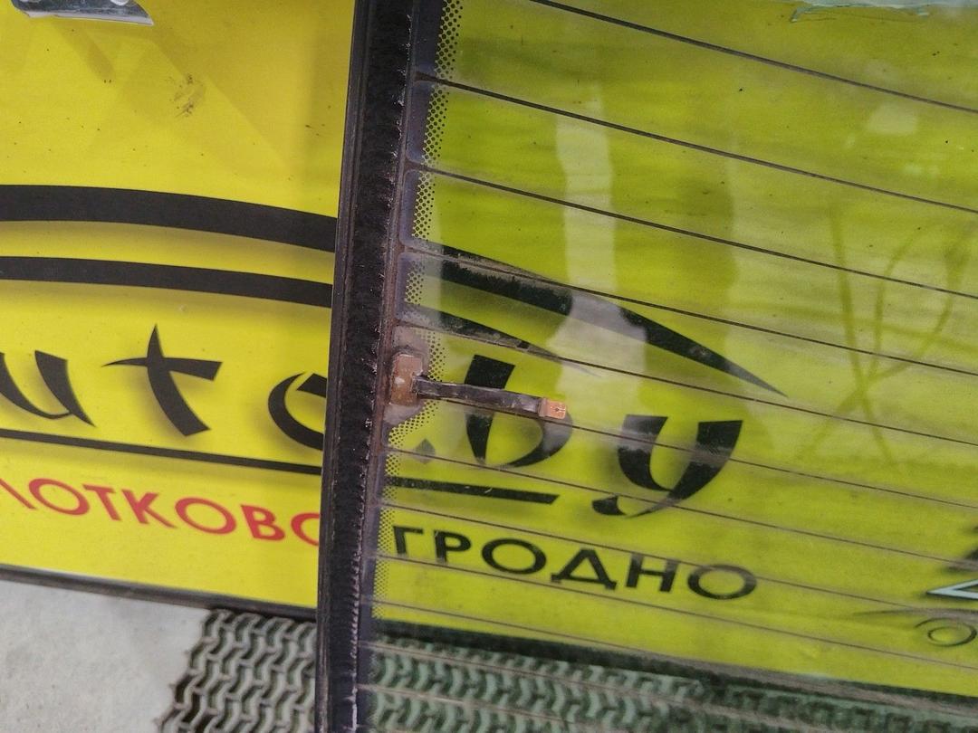 Стекло заднее 05U9JR Renault Megane купить на авторазборке