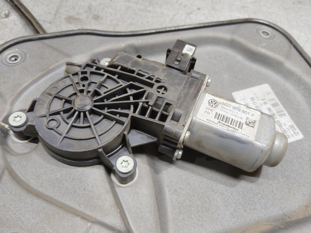 Стеклоподъемник электрический передний правый YHSMQ7 Skoda Fabia купить