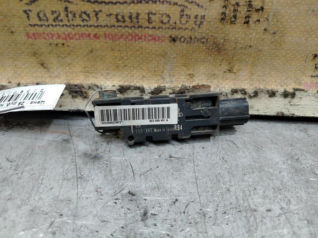 Датчик удара U1AEKS Audi A4 - Фото 1