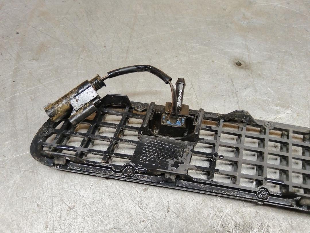 Решетка капота E57NQA BMW 3 E46 купить на авторазборке