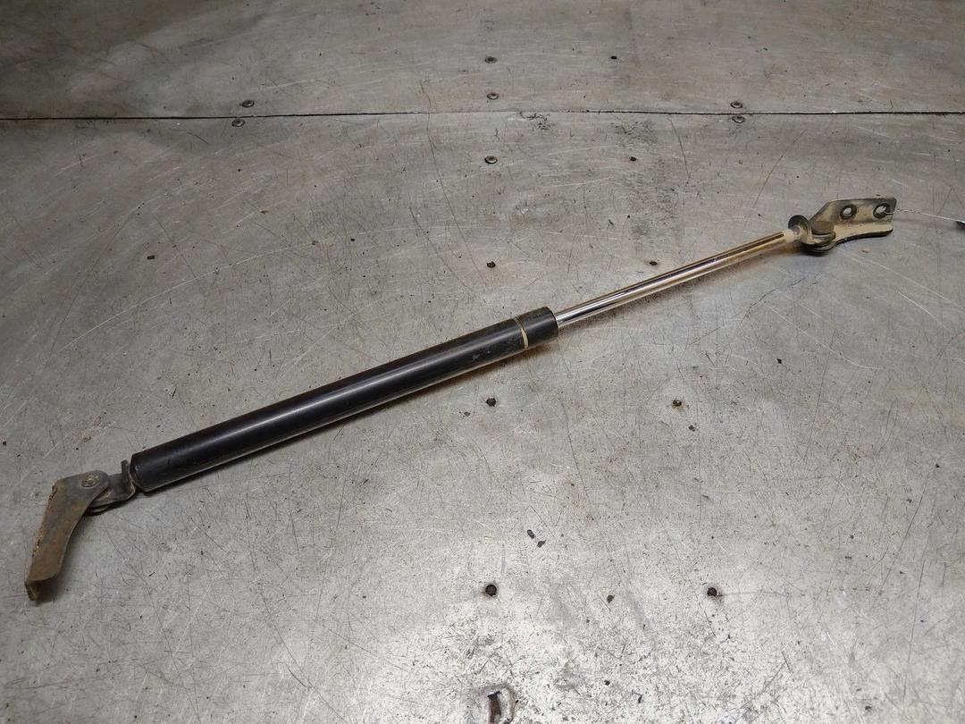 Амортизатор крышки багажника (3-5 двери) 3BLP18 Mazda Premacy купить в магазине запчастей бу