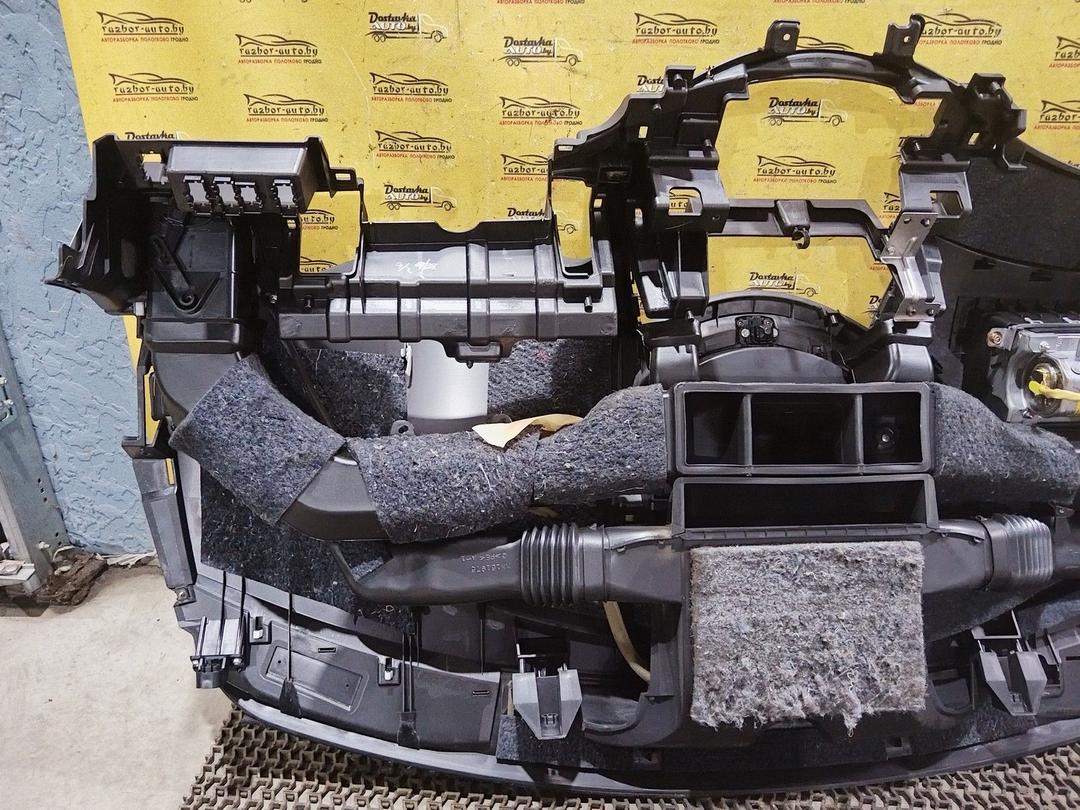 Панель передняя салона (торпедо) U4U65X Mitsubishi Grandis undefined