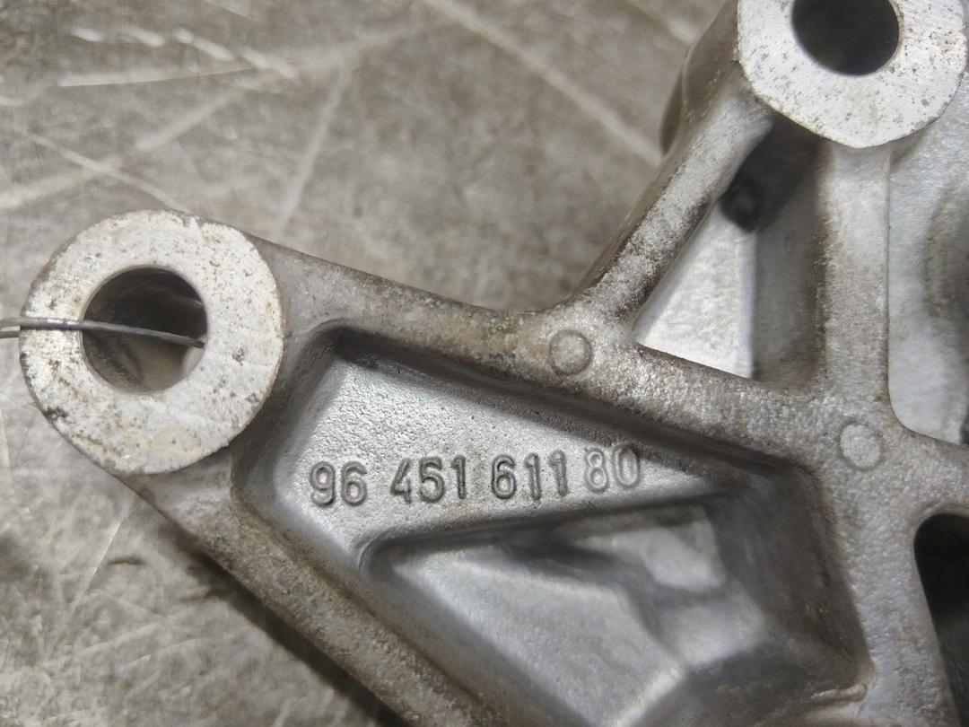 Кронштейн двигателя 4TCDI2 Peugeot 407 купить с доставкой