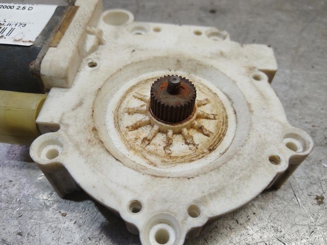 Моторчик стеклоподъемника задний правый Z3GYLT BMW 5 E39 купить