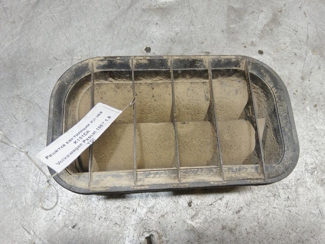Решетка вентиляции кузова K131DA Volkswagen Passat - Фото 1