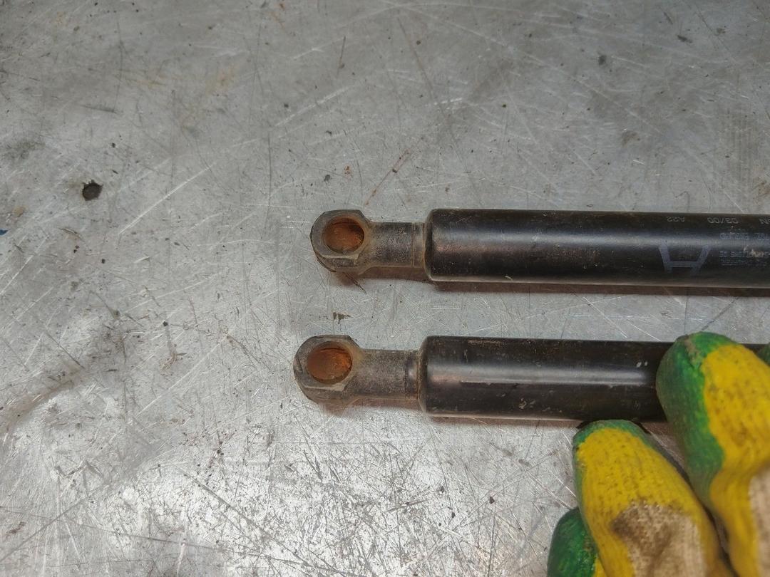 Амортизатор крышки багажника (3-5 двери) U7WF5G Rover 45 купить